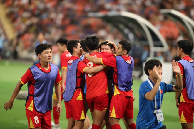 Ngược dòng quả cảm, U22 Việt Nam vô địch SEA Games 33 - Ảnh 9.