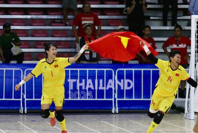 Dấu mốc lịch sử: Futsal nữ Việt Nam lần đầu tiên vô địch SEA Games - Ảnh 2.