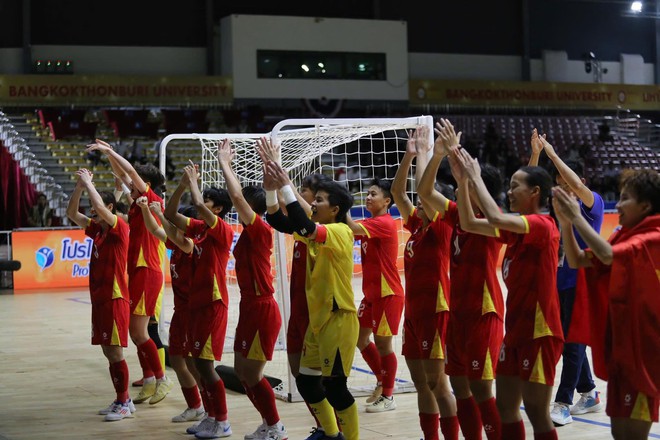 Dấu mốc lịch sử: Futsal nữ Việt Nam lần đầu tiên vô địch SEA Games - Ảnh 3.