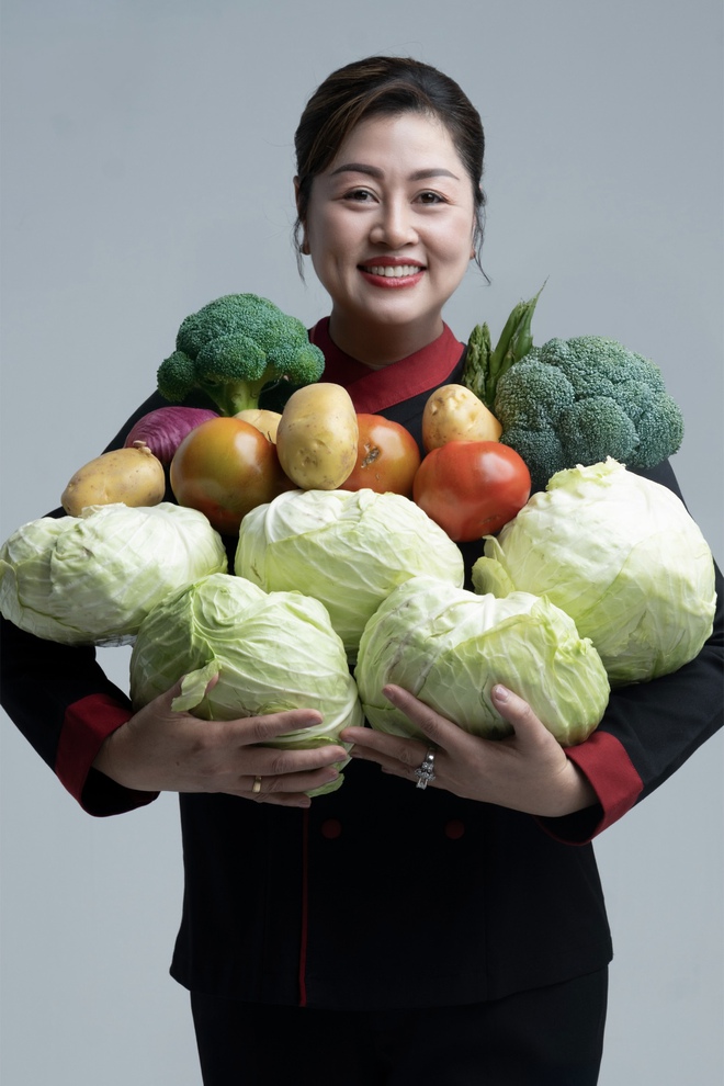 Hành trình gìn giữ và lan tỏa di sản ẩm thực Việt của Nghệ nhân Ẩm thực Phan Tôn Tịnh Hải được vinh danh tại Tatler Ball Vietnam 2025 - Ảnh 4.