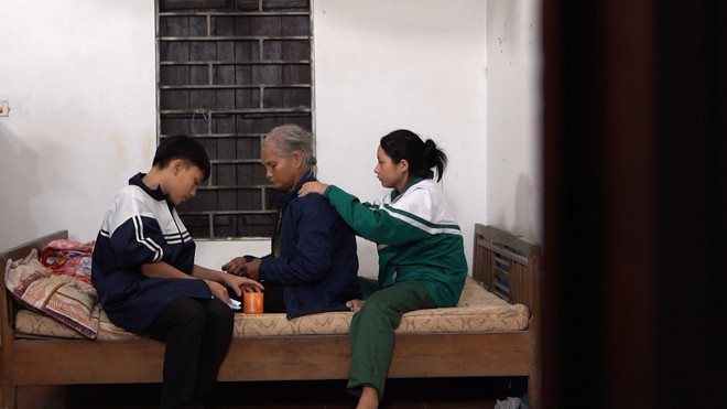 Em Quang Hiệp mồ côi cha mẹ, cùng chị gái nương tựa ngoại già yếu - Ảnh 4.