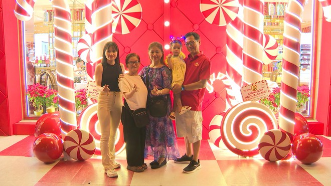 Thời sự HTV ngày 21/12/2025 | Giáng sinh rộn ràng khắp trung tâm TP. Hồ Chí Minh- Ảnh 2.