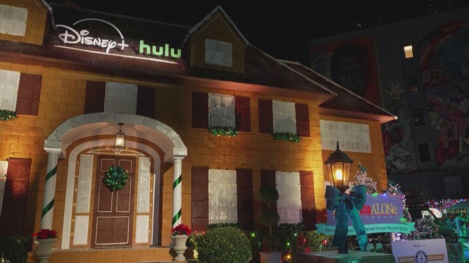 Nhà bánh gừng to kỉ lục giữa thành phố Los Angeles- Ảnh 3.