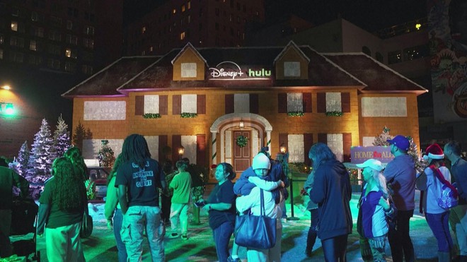 Nhà bánh gừng to kỉ lục giữa thành phố Los Angeles- Ảnh 6.