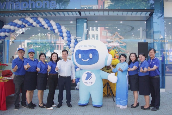 VNPT vận hành điểm giao dịch số không giấy đầu tiên tại TP. Hồ Chí Minh- Ảnh 2.