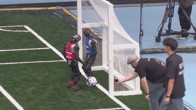 Robot hình người phát triển mạnh trong năm 2025 - Ảnh 1.