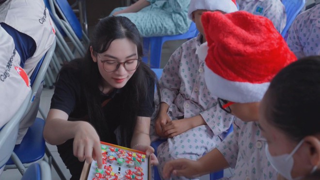 Mang Giáng sinh ấm áp đến với bệnh nhi ung bướu - Ảnh 4.