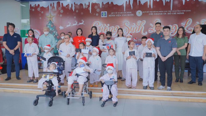 Mang Giáng sinh ấm áp đến với bệnh nhi ung bướu - Ảnh 5.