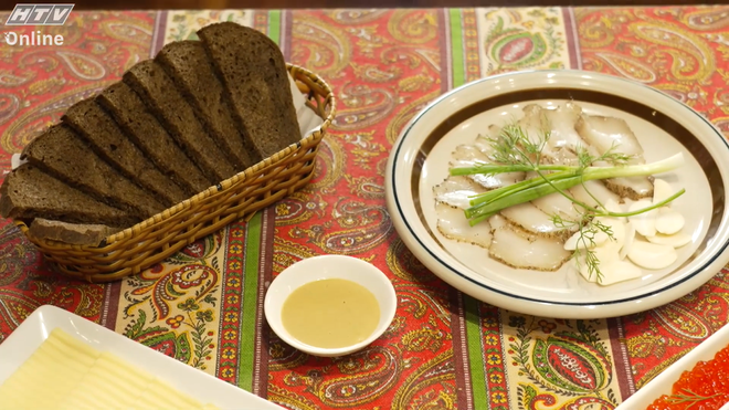 Năm Chà, Lâm Nguyễn thưởng thức ẩm thực chuẩn xứ sở Bạch Dương - Ảnh 4.