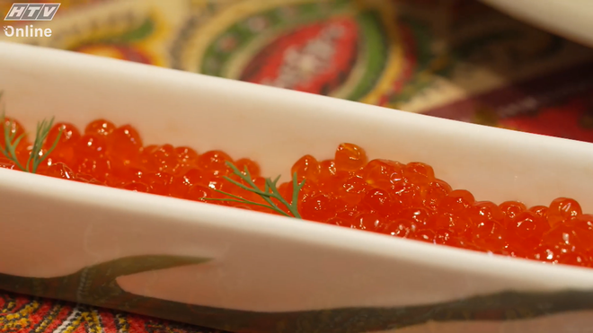 Năm Chà, Lâm Nguyễn thưởng thức ẩm thực chuẩn xứ sở Bạch Dương - Ảnh 3.