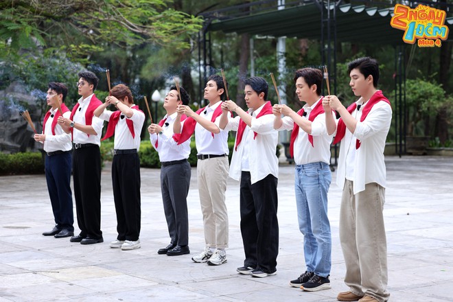 Xúc động với MV “Còn gì đẹp hơn” phiên bản 2 Ngày 1 Đêm - Ảnh 7.