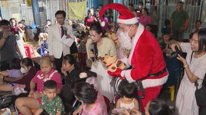 Lan tỏa hơi ấm cộng đồng cho trẻ em ung thư trong mùa lễ Giáng sinh - Ảnh 5.