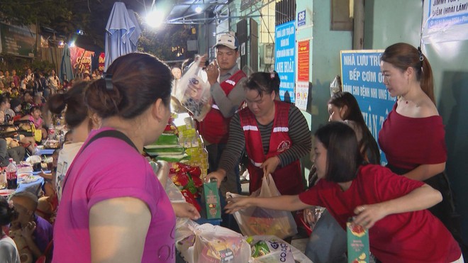 Lan tỏa hơi ấm cộng đồng cho trẻ em ung thư trong mùa lễ Giáng sinh - Ảnh 4.