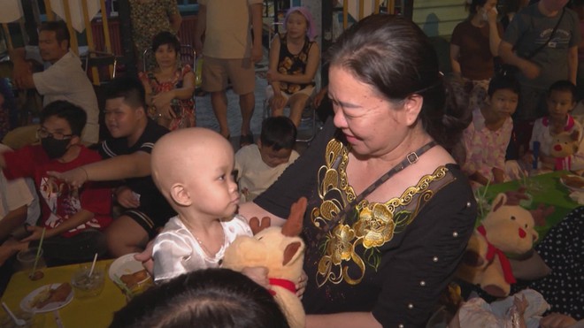 Lan tỏa hơi ấm cộng đồng cho trẻ em ung thư trong mùa lễ Giáng sinh - Ảnh 6.