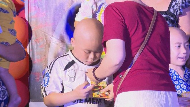 Lan tỏa hơi ấm cộng đồng cho trẻ em ung thư trong mùa lễ Giáng sinh - Ảnh 10.