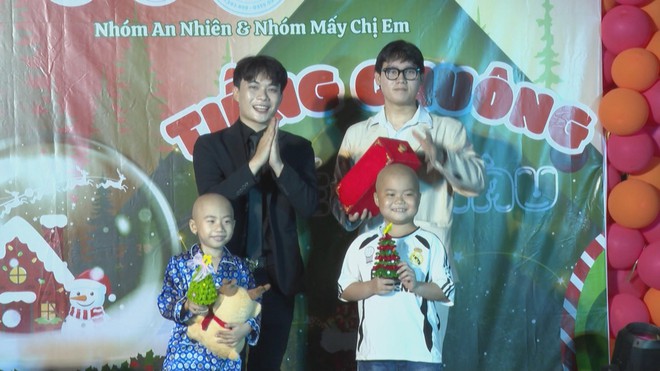 Lan tỏa hơi ấm cộng đồng cho trẻ em ung thư trong mùa lễ Giáng sinh - Ảnh 1.