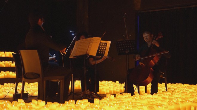 Cape Town rực sáng trong đêm hòa nhạc ánh nến mùa lễ hội - Ảnh 3.