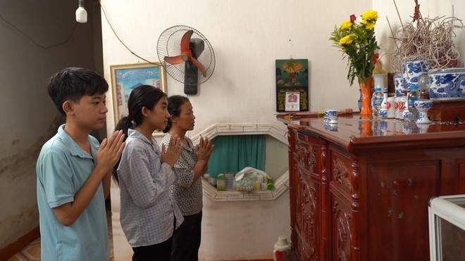 Sớm mồ côi cha, Hồng Quyên ước mơ làm bác sĩ để cứu mẹ - Ảnh 1.