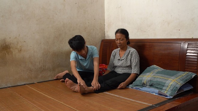 Sớm mồ côi cha, Hồng Quyên ước mơ làm bác sĩ để cứu mẹ - Ảnh 2.