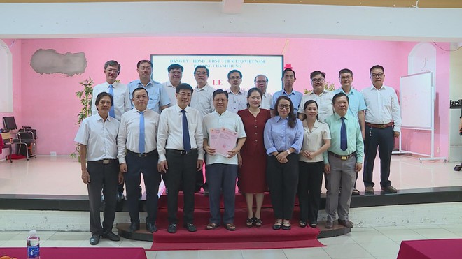 Chắp cánh ước mơ học đường: Phường Chánh Hưng trao tặng 3 phòng học cho Giáo xứ Nam Hải - Ảnh 2.