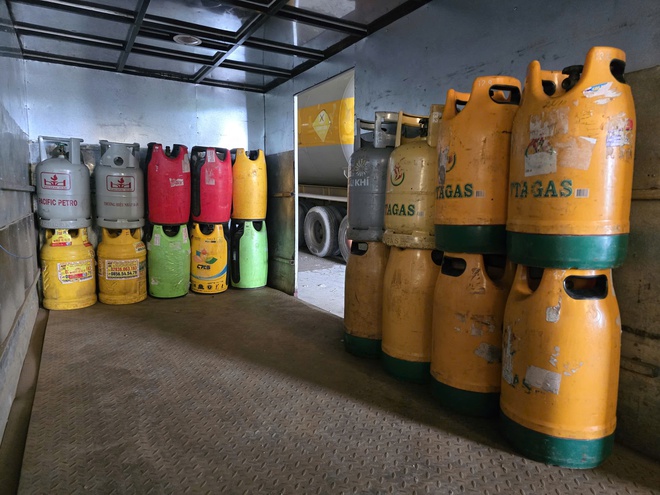 TP. Hồ Chí Minh triệt phá đường dây sản xuất, tiêu thụ gas giả quy mô lớn, ẩn mình sau công ty hợp pháp- Ảnh 3.