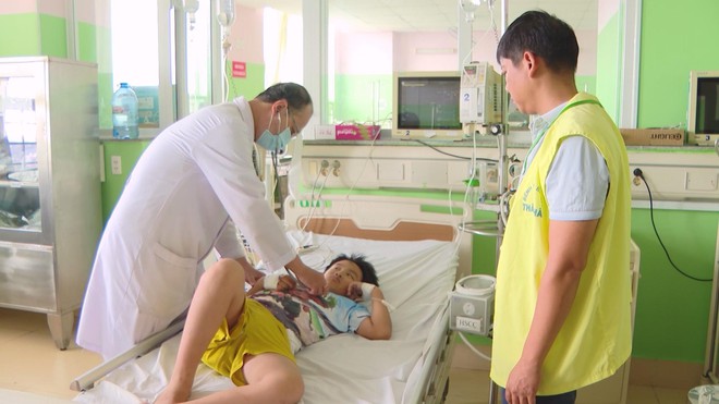 Liên tiếp ngộ độc bánh mì: Cảnh báo an toàn thực phẩm đường phố- Ảnh 1.