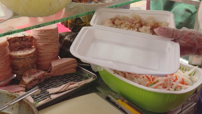 Liên tiếp ngộ độc bánh mì: Cảnh báo an toàn thực phẩm đường phố- Ảnh 4.