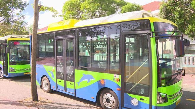 Chính thức đưa vào vận hành tuyến xe buýt điện đầu tiên tại đặc khu Côn Đảo - Ảnh 1.