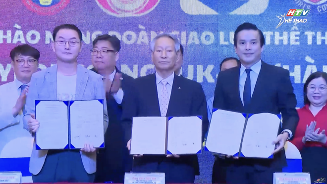 Thắt chặt tình hữu nghị bóng đá nữ TP. Hồ Chí Minh và Gyeongsangbuk-do (Hàn Quốc) - Ảnh 1.