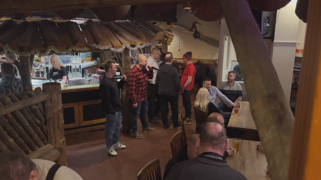 Hát karaoke - loại hình giải trí phổ biến ở Phần Lan - Ảnh 4.