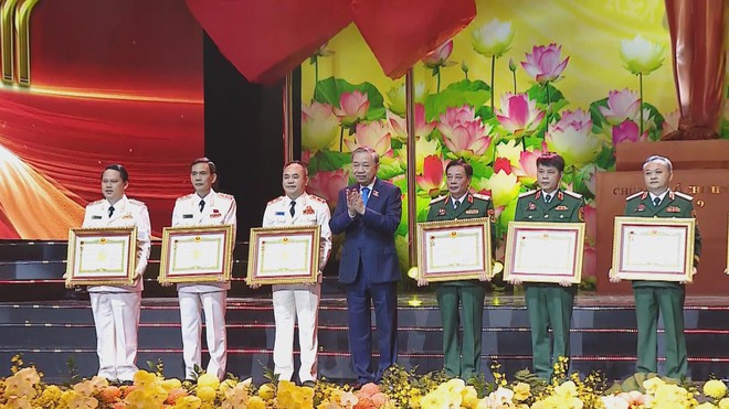 Lan tỏa phong trào thi đua yêu nước trong kỷ nguyên phát triển mới- Ảnh 6.