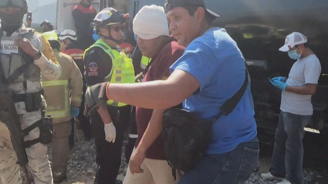 Tai nạn tàu hỏa ở Mexico, hơn 100 người thương vong - Ảnh 2.