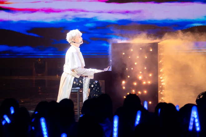 Anh trai buitruonglinh "chạm" khán giả với màn solo piano đầy cảm xúc - Ảnh 2.