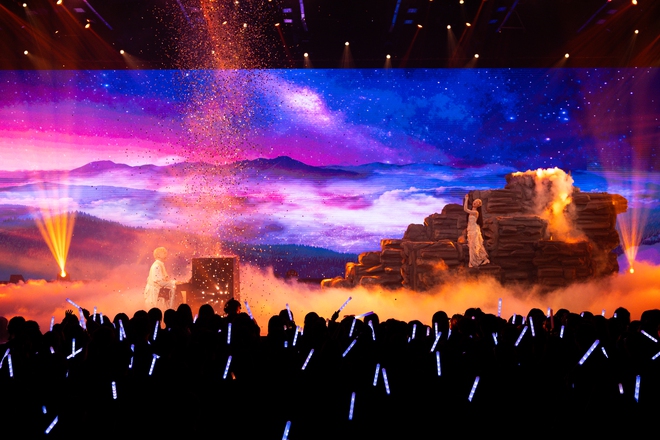 Anh trai buitruonglinh "chạm" khán giả với màn solo piano đầy cảm xúc - Ảnh 1.