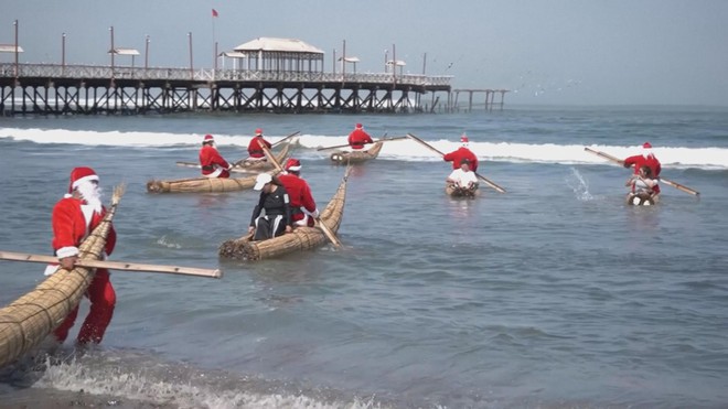 Không khí Noel rộn ràng trên thế giới - Ảnh 3.