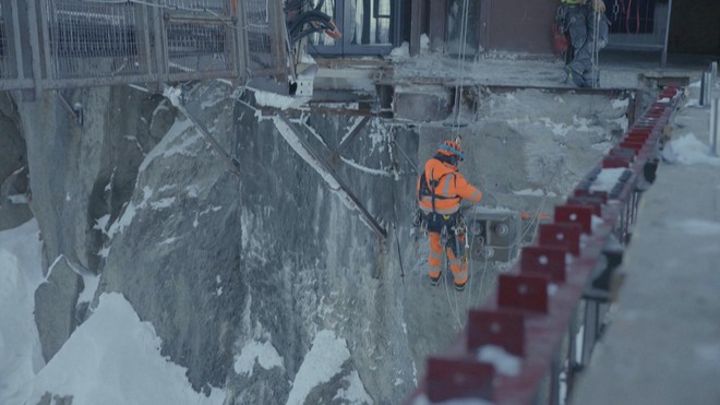 Chinh phục độ cao 4.000m: Thay cầu nối giữa mây trời - Ảnh 3.