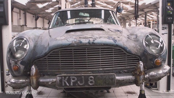 Cụ ông 70 tuổi phục chế mẫu xe "James Bond" - Ảnh 2.