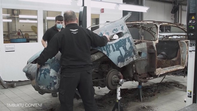 Cụ ông 70 tuổi phục chế mẫu xe "James Bond" - Ảnh 5.