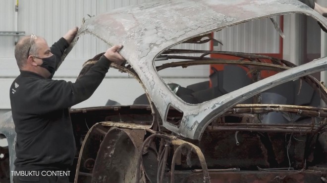 Cụ ông 70 tuổi phục chế mẫu xe "James Bond" - Ảnh 4.