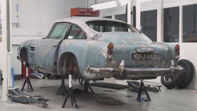 Cụ ông 70 tuổi phục chế mẫu xe "James Bond" - Ảnh 3.