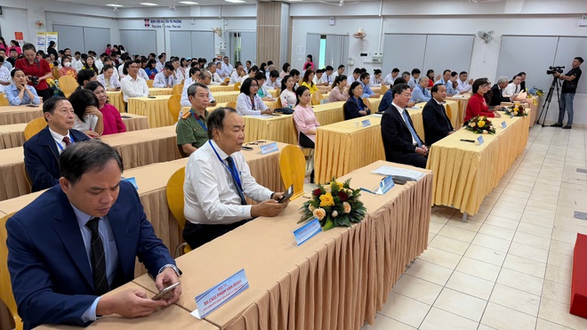 Bệnh viện Nguyễn Tri Phương đón nhận Huân chương Lao động hạng 3 - Ảnh 2.