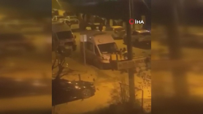 Cảnh sát Thổ Nhĩ Kỳ đấu súng xuyên đêm với IS - Ảnh 1.