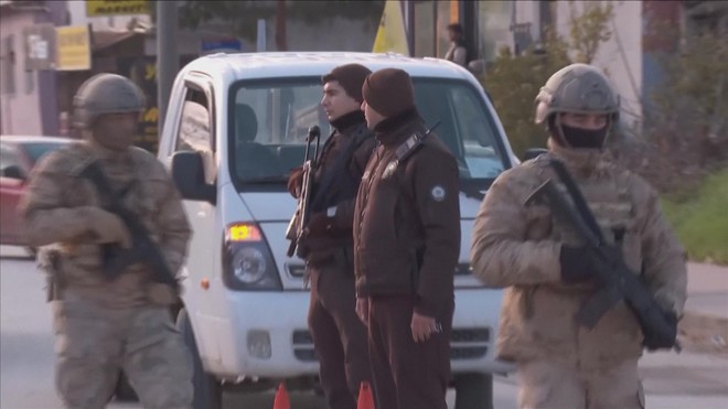 Cảnh sát Thổ Nhĩ Kỳ đấu súng xuyên đêm với IS - Ảnh 6.