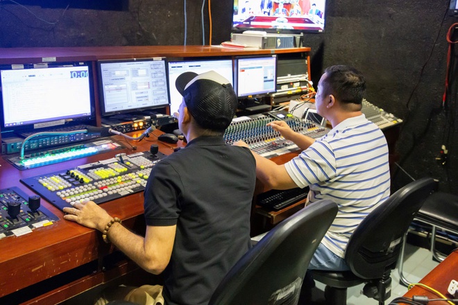 Ê-kíp “Thời sự đặc biệt Chào 2026”: Chung một nhịp đập trước giờ lên sóng- Ảnh 9. Ê-kíp “Thời sự đặc biệt Chào 2026”: Chung một nhịp đập trước giờ lên sóng- Ảnh 9.