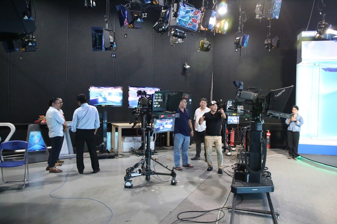 Ê-kíp “Thời sự đặc biệt Chào 2026”: Chung một nhịp đập trước giờ lên sóng- Ảnh 6. Ê-kíp “Thời sự đặc biệt Chào 2026”: Chung một nhịp đập trước giờ lên sóng- Ảnh 6.