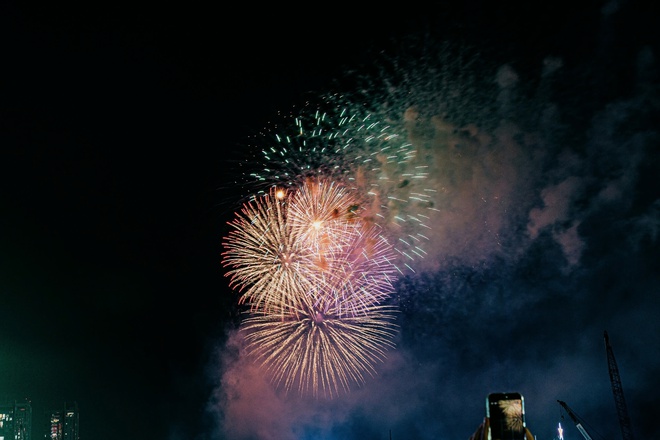 NewZround: Bầu trời TP. Hồ Chí Minh rực sáng pháo hoa trong khoảnh khắc đón 2026!- Ảnh 11.