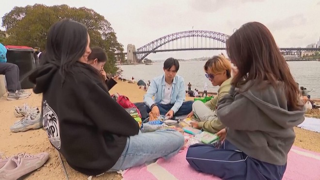 Australia: Người dân giữ chỗ chờ xem pháo hoa năm mới- Ảnh 1.