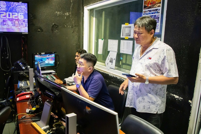 Ê-kíp “Thời sự đặc biệt Chào 2026”: Chung một nhịp đập trước giờ lên sóng- Ảnh 7. Ê-kíp “Thời sự đặc biệt Chào 2026”: Chung một nhịp đập trước giờ lên sóng- Ảnh 7.