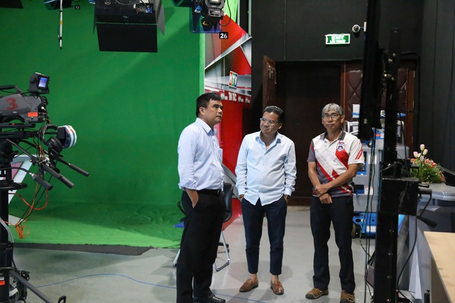 Ê-kíp “Thời sự đặc biệt Chào 2026”: Chung một nhịp đập trước giờ lên sóng- Ảnh 3. Ê-kíp “Thời sự đặc biệt Chào 2026”: Chung một nhịp đập trước giờ lên sóng- Ảnh 3.