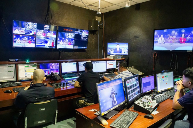 Ê-kíp “Thời sự đặc biệt Chào 2026”: Chung một nhịp đập trước giờ lên sóng- Ảnh 5. Ê-kíp “Thời sự đặc biệt Chào 2026”: Chung một nhịp đập trước giờ lên sóng- Ảnh 5.